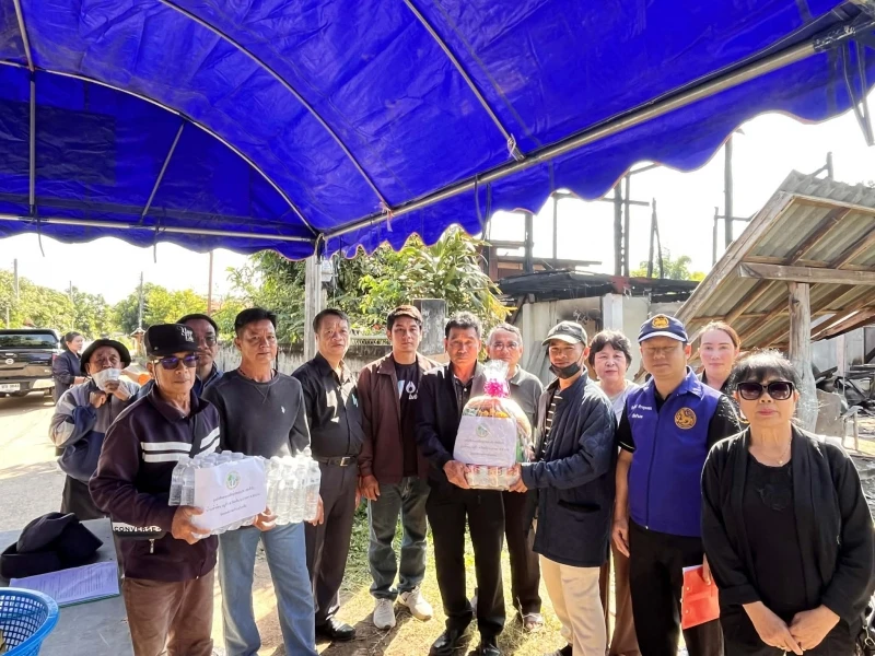 ลงพื้นที่ตรวจสอบและมอบถุงยังชีพช่วยเหลือผู้ประสบภัย (อัคคีภัย) บ้านเข้าซ้อน หมู่ที่ 1