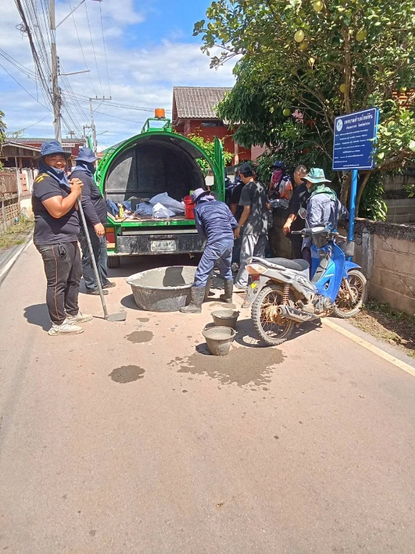 ลงพื้นที่ซ่อมแซมท่อระบายน้ำ บริเวณข้างบ้านนายอุดม แก้วมูล บ้านไหล่หินตะวันตก หมู่ที่ 6